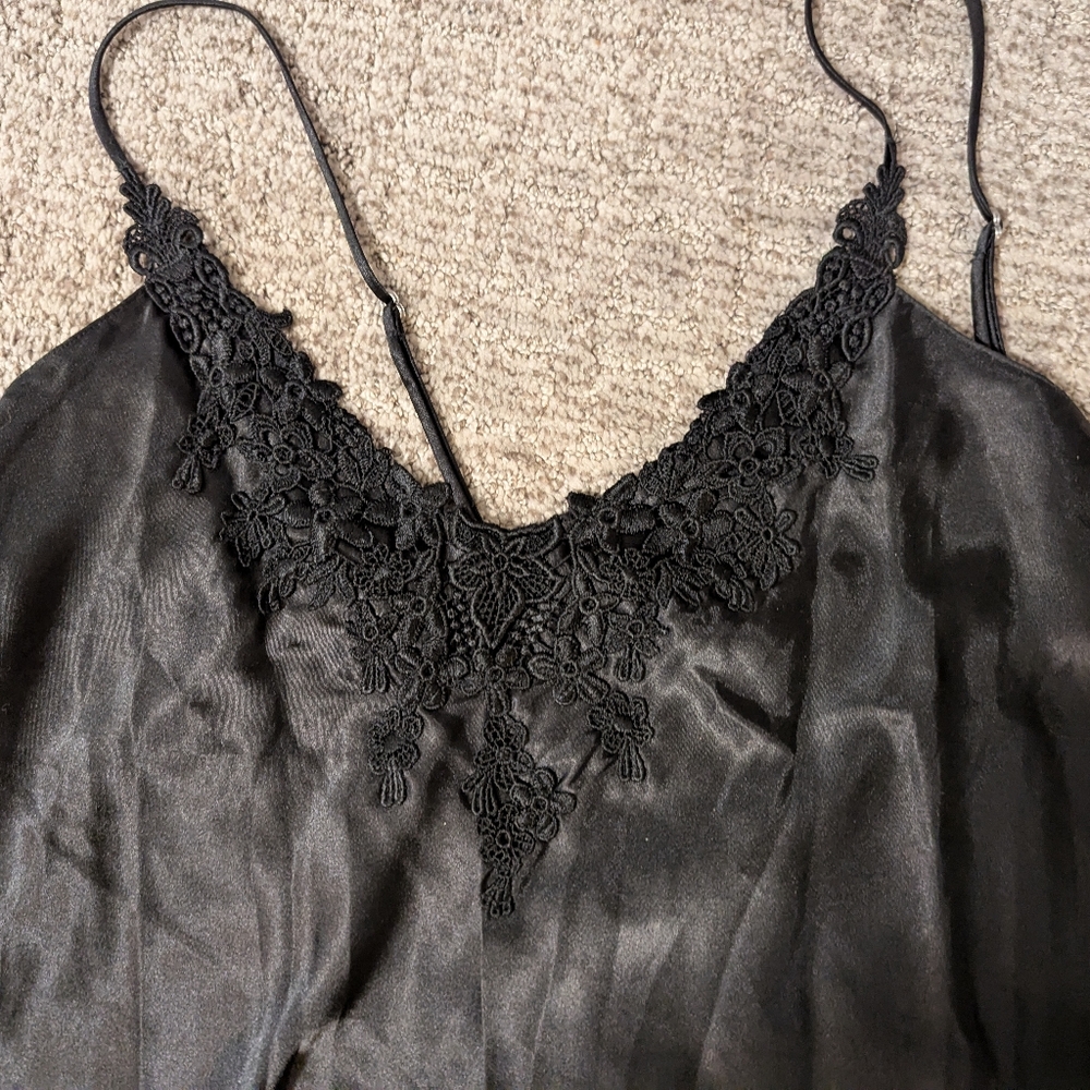 Cere long black slip or night gown.